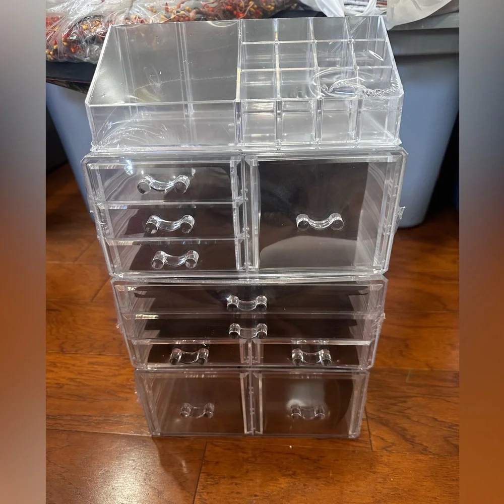 Makeup organizer